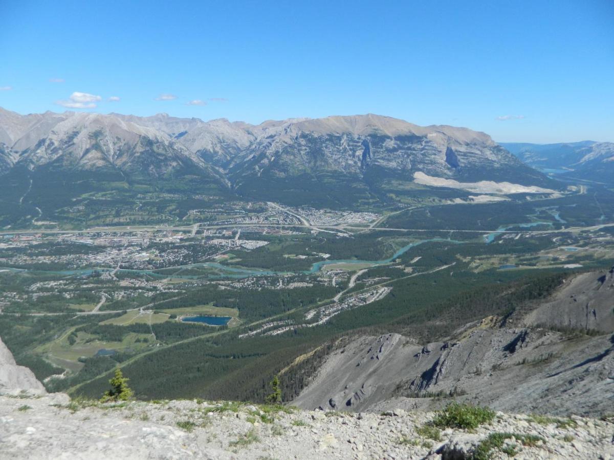 Mountain View Escape With Open Hot Tub, Views!! Villa Canmore Eksteriør bilde